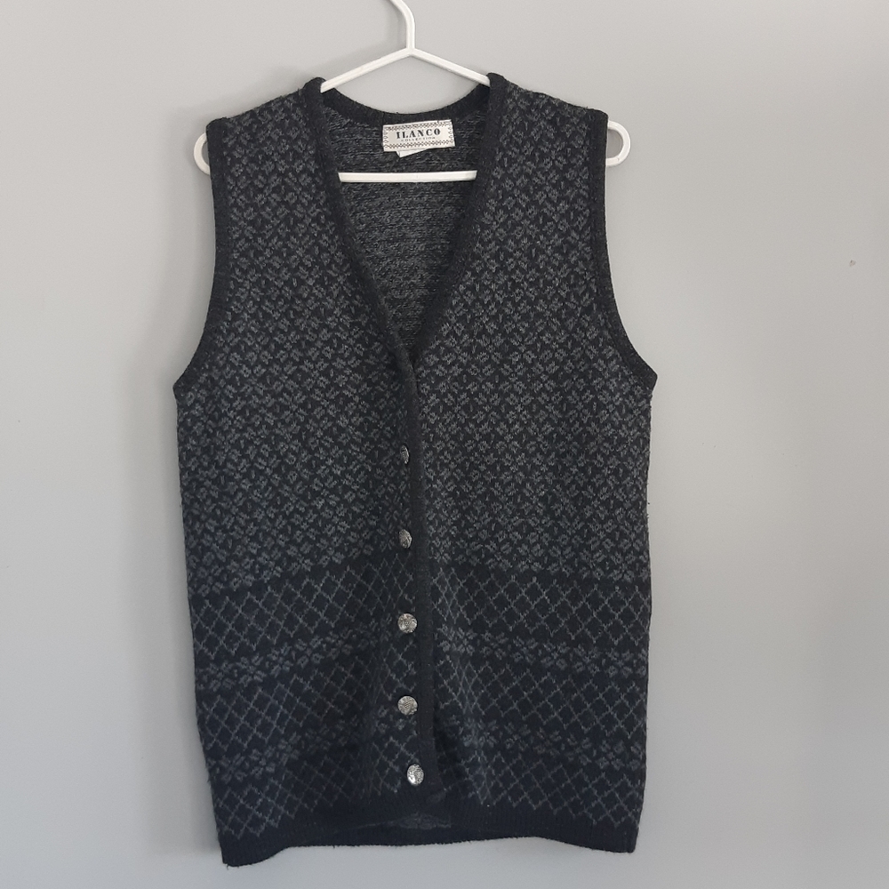 Ilanco sleeveless jacket/cardigan size 8
